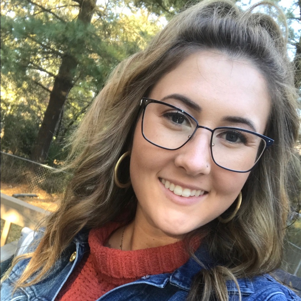 Meet your Posher, Alyssa